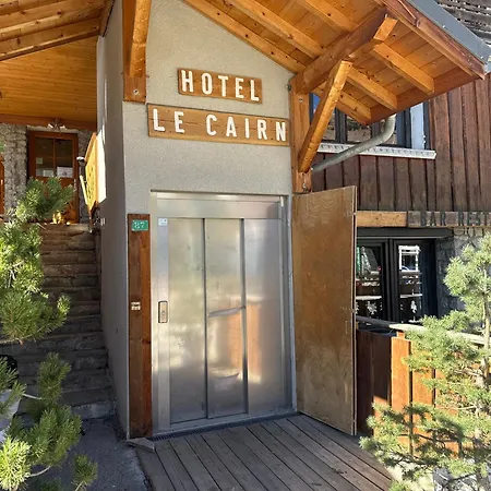 Logis Le Cairn Hotel