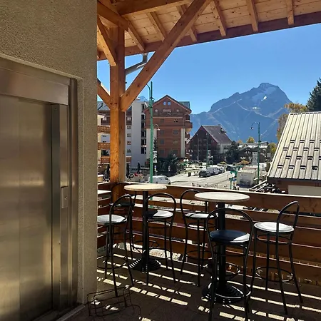 Logis Le Cairn Hotel 3*