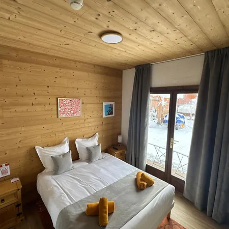 Logis Le Cairn Hotel