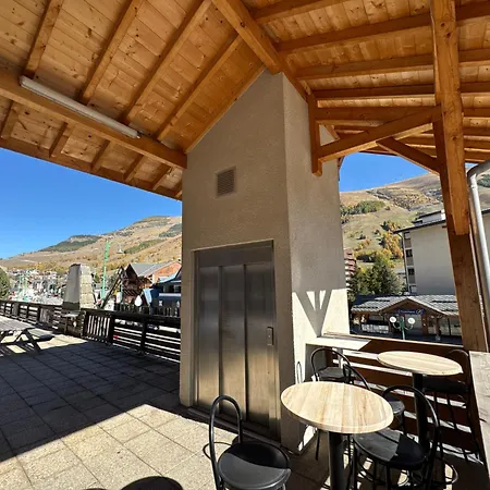 Logis Le Cairn Hotel