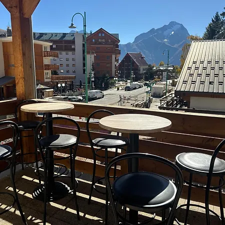 Logis Le Cairn Hotel 3*