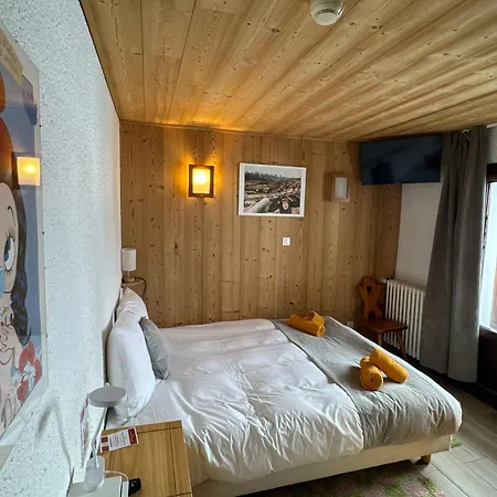 Hotel Logis Le Cairn 3*