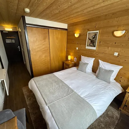 Logis Le Cairn 3*