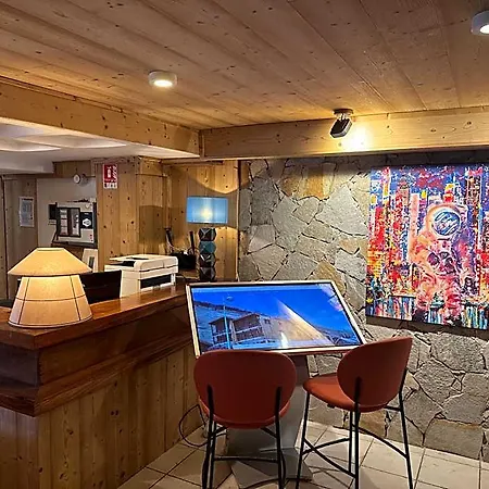 Hotel Logis Le Cairn Les Deux Alpes