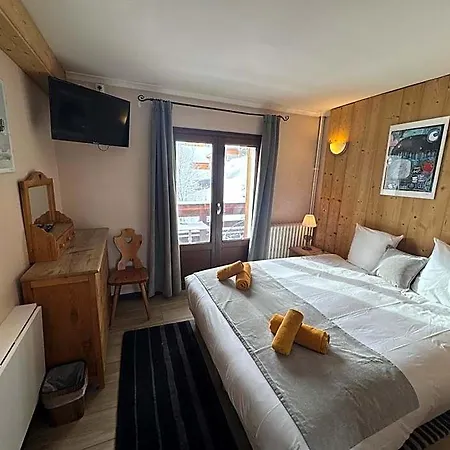 Hotel Logis Le Cairn 3*