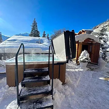 Logis Le Cairn Hotel 3*