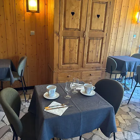 Hotel Logis Le Cairn Les Deux Alpes