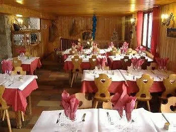Logis Le Cairn Hotel 3*